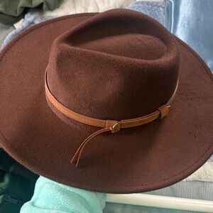 Wide brim hat